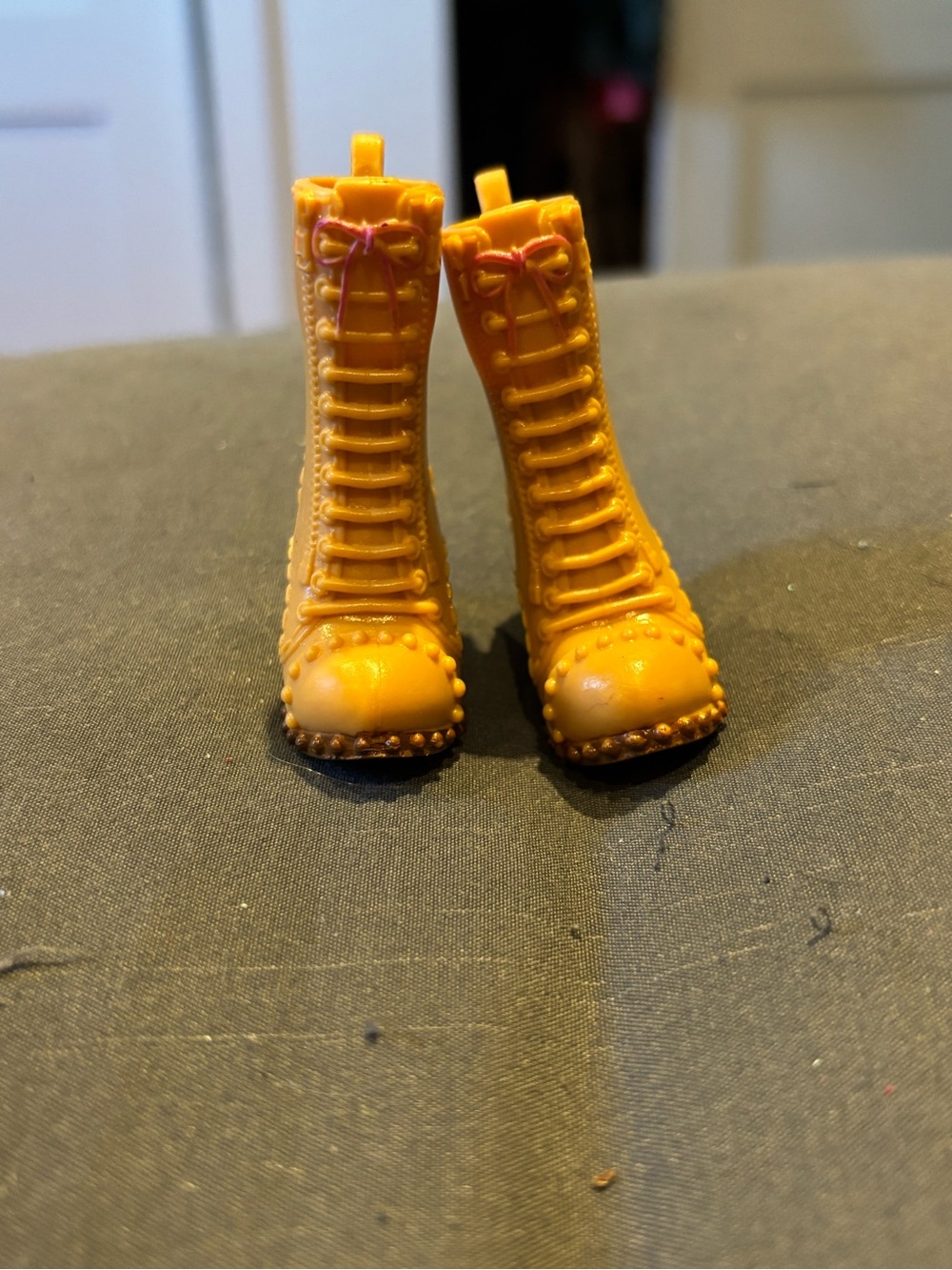 Bratz Personally Styled - Yasmin’s Yellow Lace-Up Combat Boots 2015